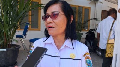 (Kepala Dinas Pendidikan Nabire, Dra Dina Pidjer)