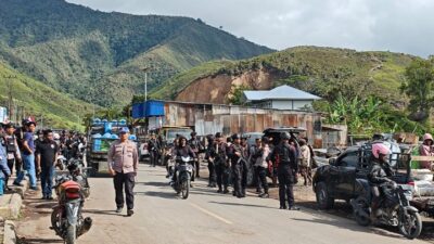 (Terminal, Puskesmas, hingga Pasar Ikan Dijaga Polisi, Dogiyai Tetap Kondusif)