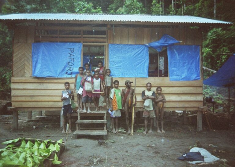 (Suku Auye, Hutan Papua, dan Mimpi yang Menjadi Nyata Lewat Pendidikan)