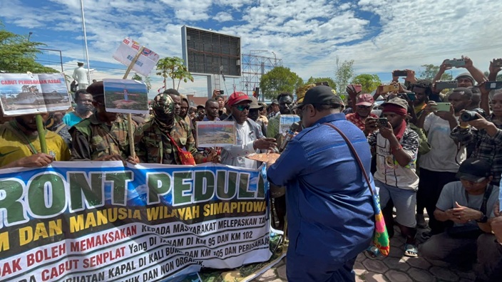 (11 Tuntutan Masyarakat Adat SIMAPITOWA: Tanah, Tambang hingga Rencana Markas Militer Disorot)