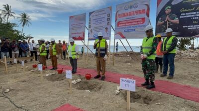 (Bupati Nabire Letakkan Batu Pertama Kampung Nelayan, Dorong Ekonomi Pesisir dan Pemasaran Hasil Laut)