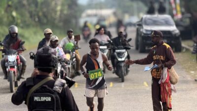 (Lomba Lari 5 KM Meriahkan HUT ke-81 RI di Dogiyai, Oktovianus Dogomo Jadi Juara)