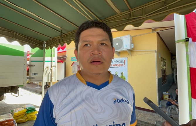 (Asisten Manajer Pemasaran Bulog Nabire, Muhammad Rahadiyan Razak)