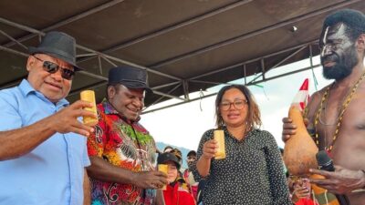 (Lomba Wisisi Meriahkan HUT ke-81 RI di Puncak Jaya, Bupati Yuni Wonda Dorong Generasi Muda Jaga Budaya)