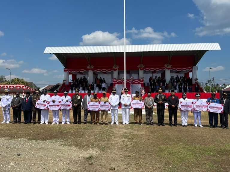 (Bupati Nabire Ajak Warga Jaga Keamanan dan Kebersamaan di HUT ke-81 RI)