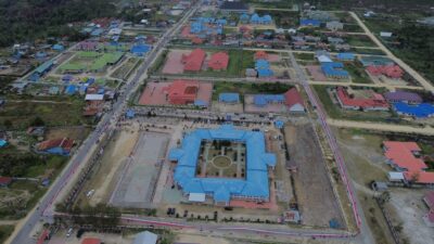 (Sambut HUT ke-81 RI, Bendera Merah Putih 1.000 Meter Dibentangkan di Deiyai)