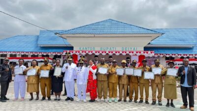 (Kado HUT ke-81 RI untuk Deiyai, RSUD dan Sejumlah Puskesmas Raih Akreditasi)