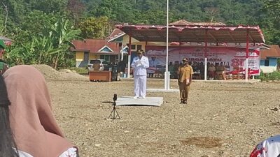 (HUT ke-81 RI di Siriwo Nabire, Kepala Distrik Tekankan Pemerataan Pelayanan)