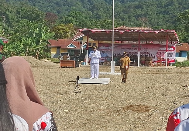 (HUT ke-81 RI di Siriwo Nabire, Kepala Distrik Tekankan Pemerataan Pelayanan)