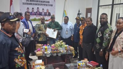 (Menteri HAM Natalius Pigai Terima Aspirasi Masyarakat Adat Papua Tengah)
