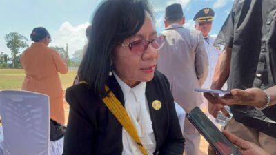 (Kepala Dinas Pendidikan, Dra. Dina Pidjer)