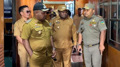 (Bupati Puncak Jaya Sidak Sejumlah OPD, ASN Diminta Lebih Disiplin)