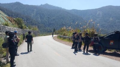 (Patroli Gabungan Polres Dogiyai Pastikan Jalur Trans Nabire–Enarotali Kondusif)