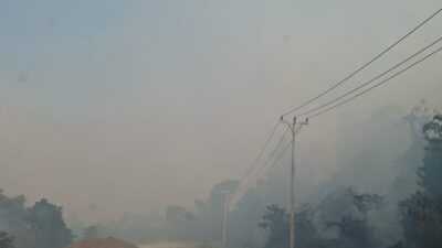 (Kabut Asap di Distrik Menou)