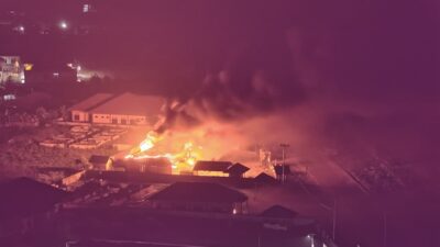 (Kantor Disdukcapil Dogiyai Dibakar OTK, Mako Polres Diserang dengan Anak Panah dan Batu)