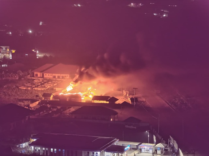 (Kantor Disdukcapil Dogiyai Dibakar OTK, Mako Polres Diserang dengan Anak Panah dan Batu)