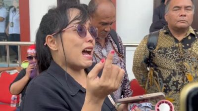 (Maria Tasik, ibu dari korban (CKC))