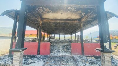 (Tiga Kantor Pemkab Dogiyai Dibakar OTK, Polisi Gelar Patroli dan Olah TKP)