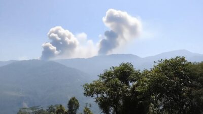 (Gunung Weyland)