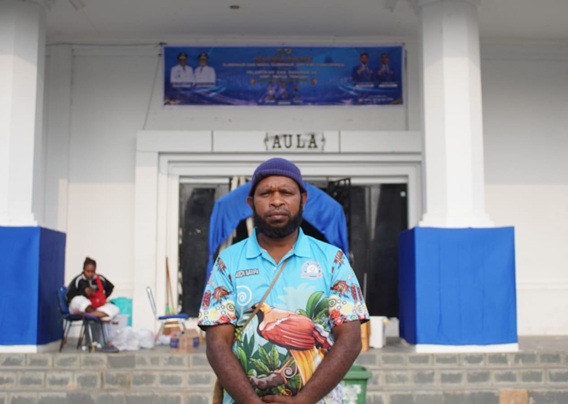 (Ketua DPD II KNPI Kabupaten Paniai, Salmon Nawipa)