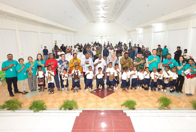 (Gubernur Papua Tengah Janji Kucurkan Rp56 Miliar untuk Pengembangan Sekolah Papua Harapan Nabire)