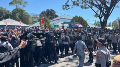 (Suasana PN Nabire Memanas Saat Terduga Kasus CKC Tiba)