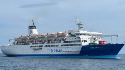 (Kapal PELNI KM Dobonsolo)