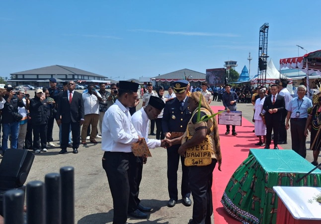 (Gubernur Papua Tengah serahkan remisi HUT kemerdekaan ke-81 RI)