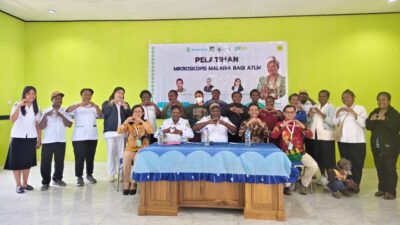 (Dinkes Deiyai Tingkatkan Kompetensi ATLM Lewat Pelatihan Mikroskopis Malaria)