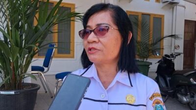 (Kepala Dinas Pendidikan Kabupaten Nabire, Dra. Dina Pidjer, M.M)