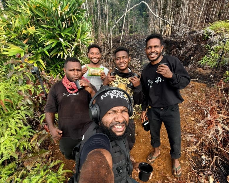 (Papuans Photo Ajak Komunitas dan Pemuda Bersama Pulihkan Hutan Gunung Gamei)
