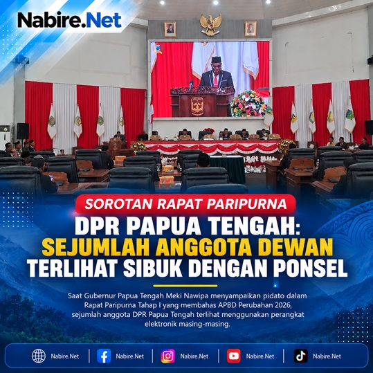 (Sorotan Rapat Paripurna DPR Papua Tengah: Sejumlah Anggota Dewan Terlihat Sibuk dengan Ponsel)
