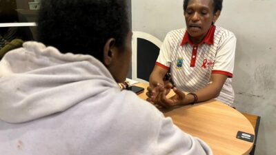 (Tangis dan Kekuatan Paula Pakage Dampingi ODHA di Nabire)